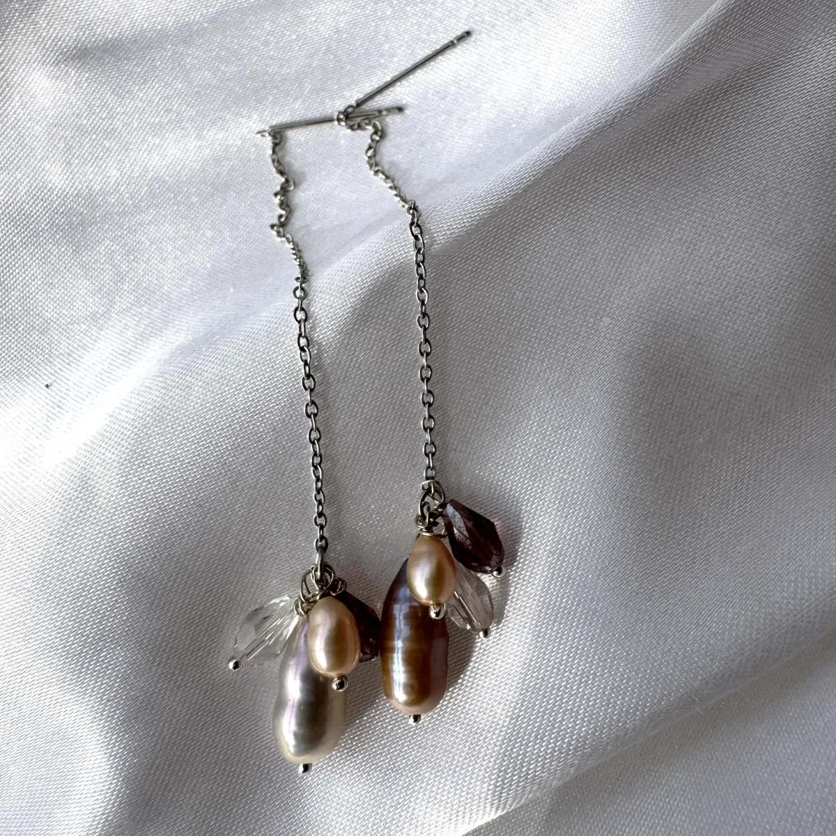 Iridescent pearl Threads view 3