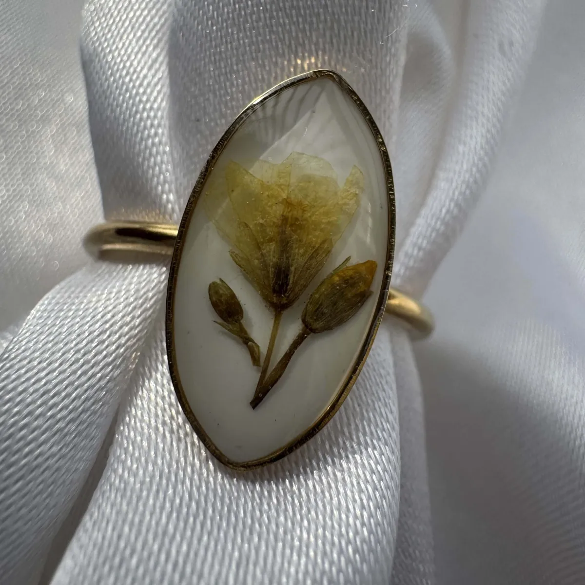 Zyra oval ring view 2