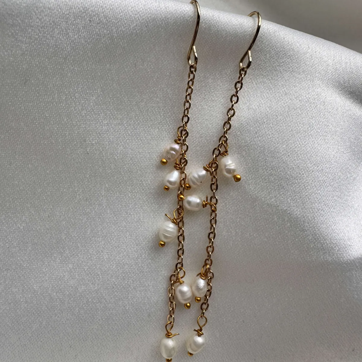 Pearl Drift Ear threads