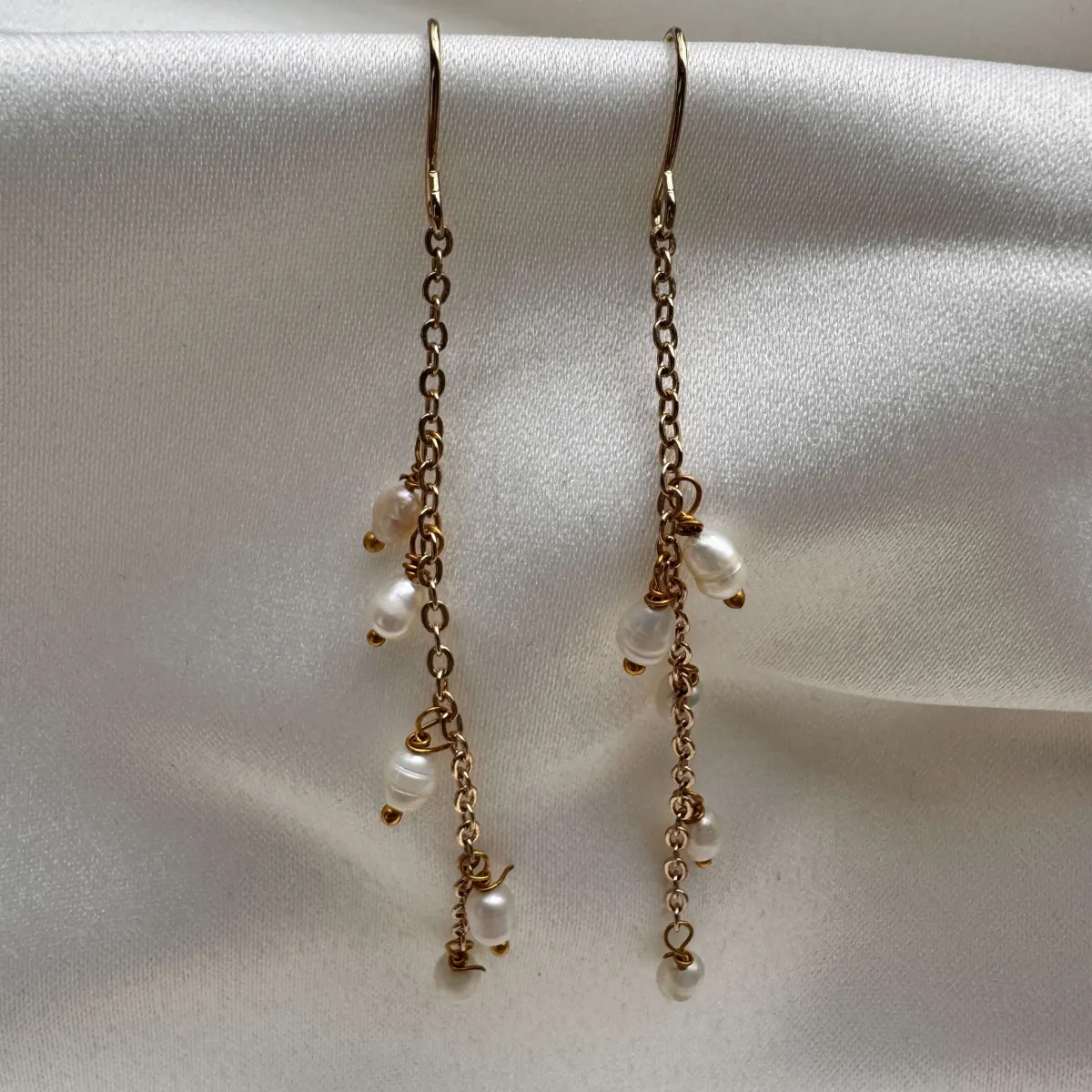 Pearl Drift Ear threads view 3