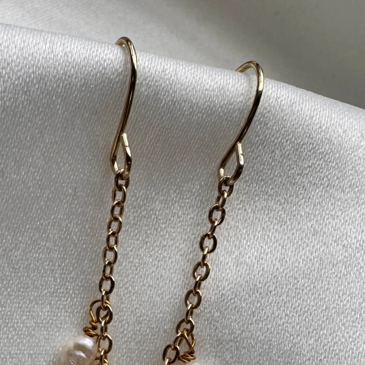 Pearl Drift Ear threads view 5