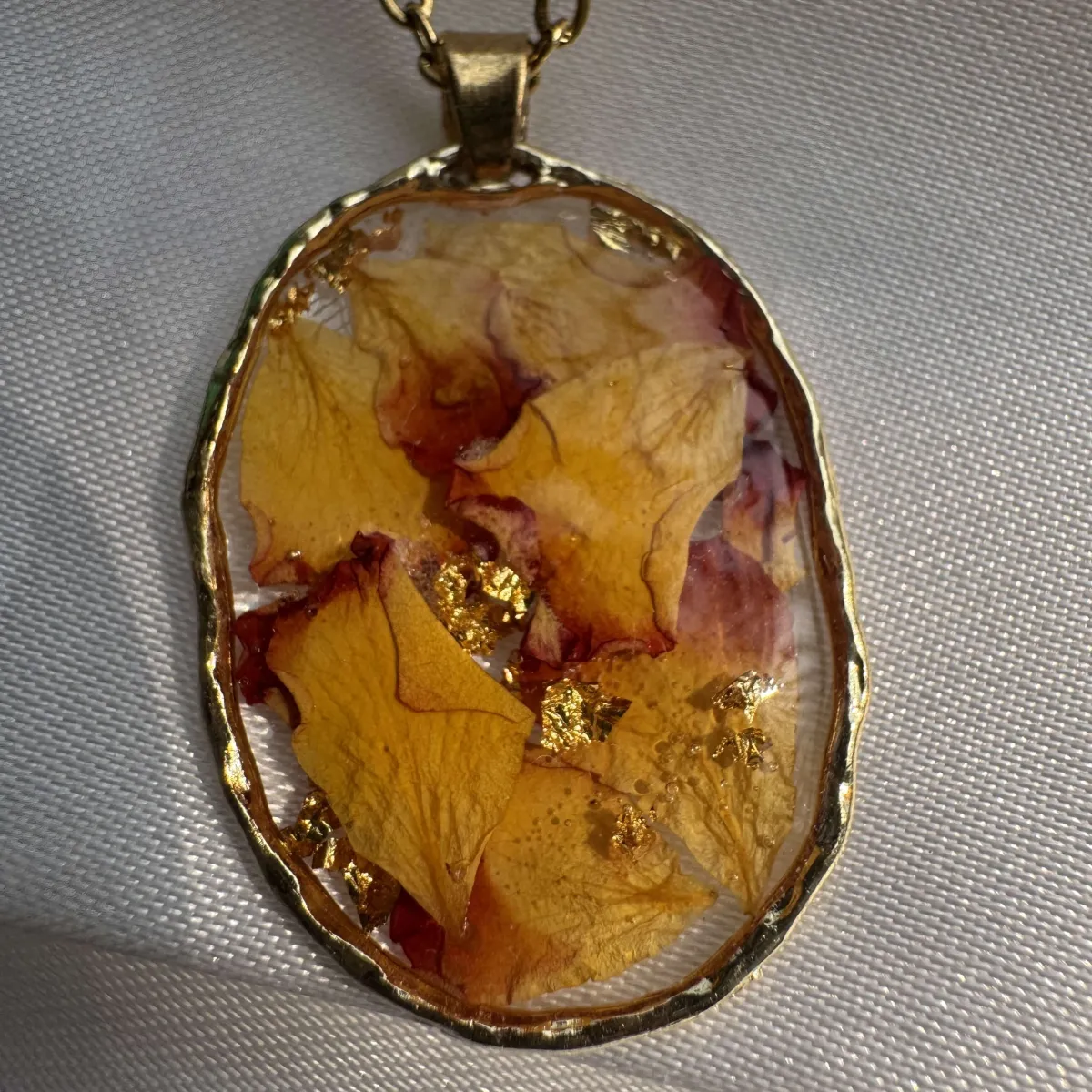 Yelora rose necklace | Amyco view 2